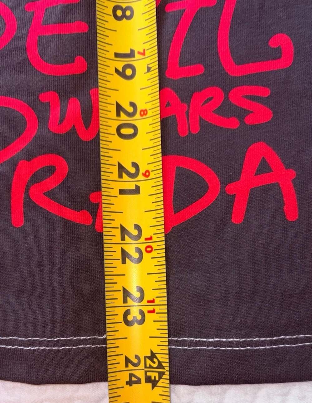 NEW Hybrid Apparel The Devil Wears Prada Women’s Large Pink Graphic T-Shirt - Picture 7 of 9